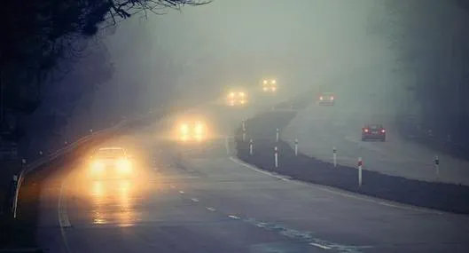 ¿Cómo se debe conducir en caso de niebla?