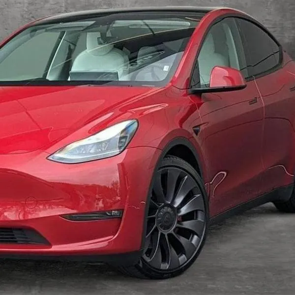 El Carro más vendido del mundo es el Tesla Model Y, el cual superó a Toyota y a Honda, pero que no lo venden en Colombia.