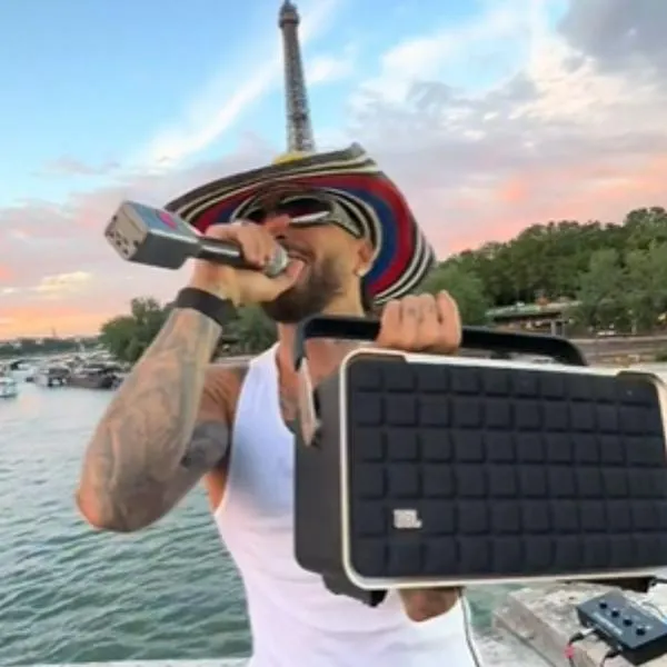 Maluma dio concierto improvisado en París: fans enloquecieron de emoción