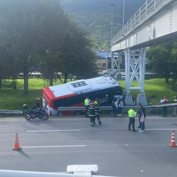 Accidente de bus en la vía Bogotá-Chía, en la autopista Norte hoy: esto se sabe