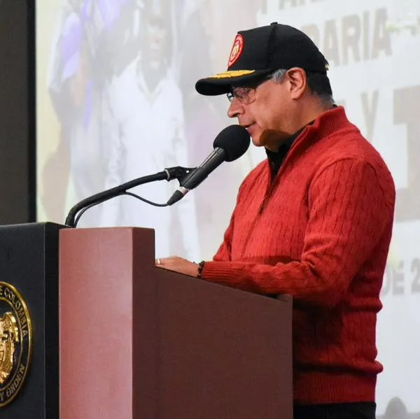 Gustavo Petro exalta encuesta favorable, hecha por centro afín a él