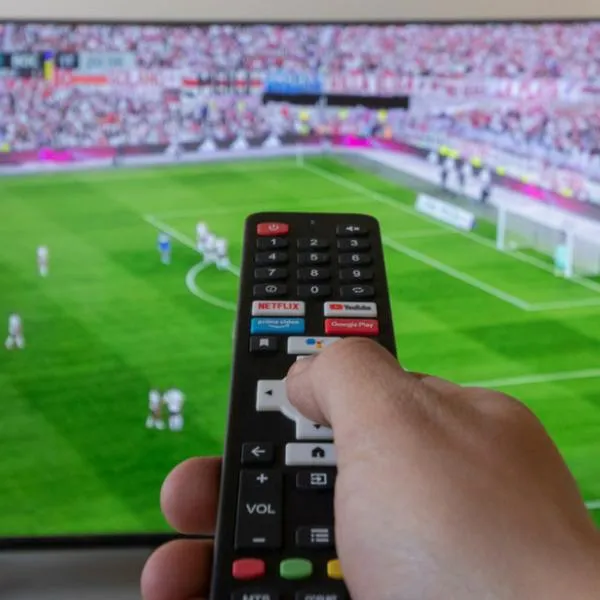 Qué gasta más luz entre un televisor y un proyector de imagen: detalles