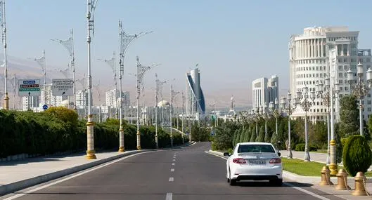 Turkmenistán, en nota sobre país donde solo se conducen carros blancos