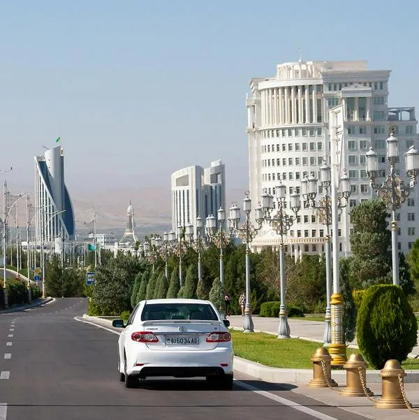 Turkmenistán, en nota sobre país donde solo se conducen carros blancos