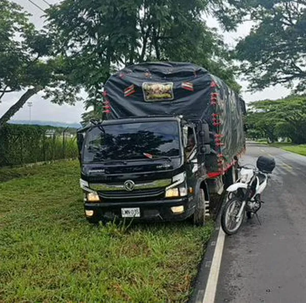 Ejército logra frenar ataque de un camión con explosivos en Cartago, Valle