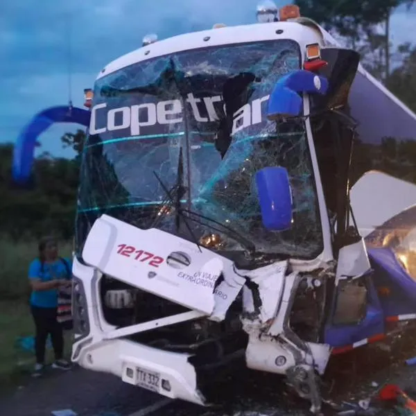 Accidente entre 2 buses dejó 8 heridos en vía de Santander: fue por imprudencia