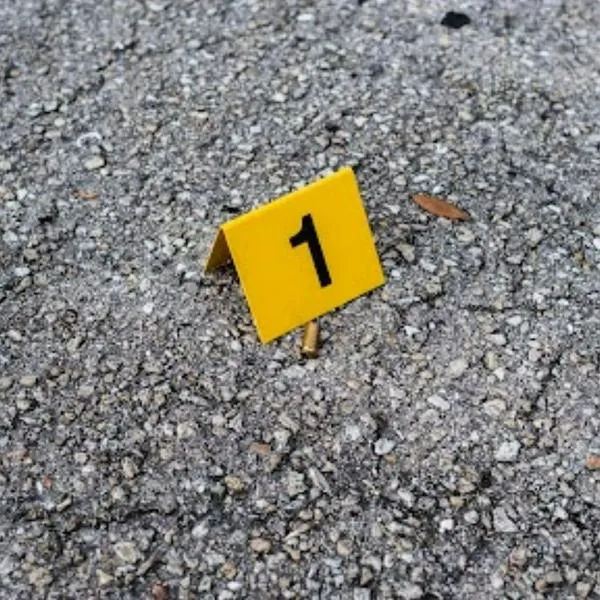 Escena del crimen. Sicarios mataron a joven de 17 años en Cali y dejaron a otro herido: hubo tiroteo