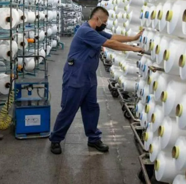 Confianza empresarial en Colombia cae en mayo: comerciantes optimistas, industriales preocupados