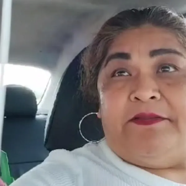 Pasajera estalló en ira y atacó a taxista cuando le cobró la carrera, en México