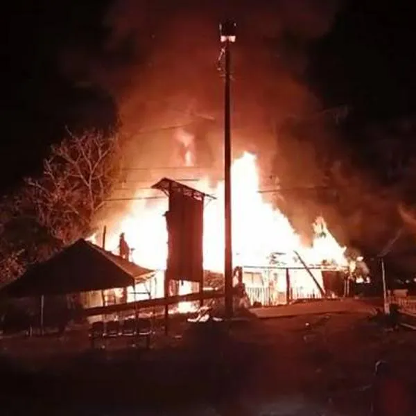 Un incendio destruyó seis viviendas en Ibagué; dos perros murieron quemados  