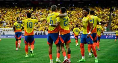 Selección Colombia llegó de traje para enfrentar a Paraguay: videos y fotos
