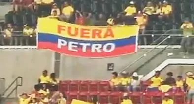 "Fuera, Petro", que se vio en estadio Selección Colombia vs. Paraguay por Copa América 2024