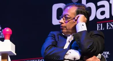 Petro insiste en que tiene prohibidas chuzadas: culpa a "grupos nazis" de inventar cosas