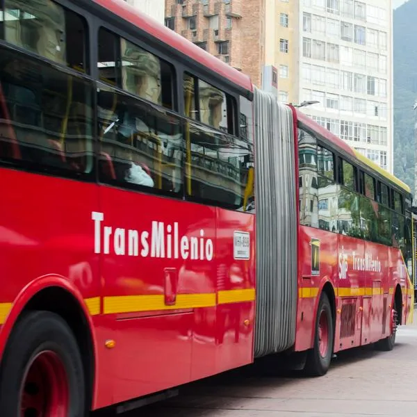 Foto de bus, en nota de que Transmilenio anunció qué son sus nuevos administradores en portales y qué harán
