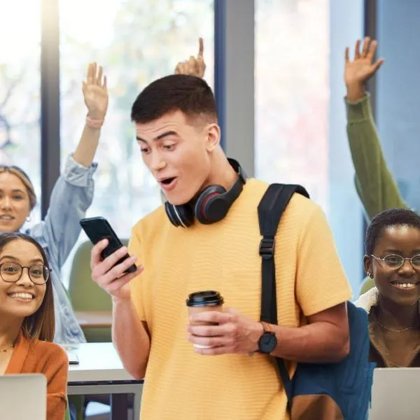 Apertura de becas de estudio y cursos gratuitos para colombianos en Bogotá