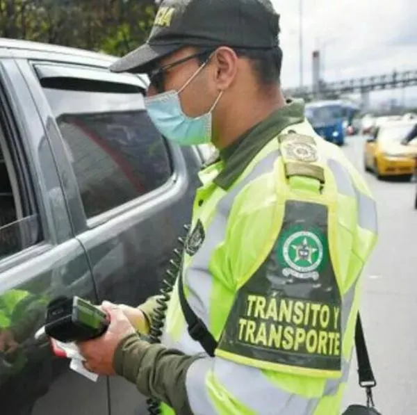 Un simple error le podría traer dos comparendos. 