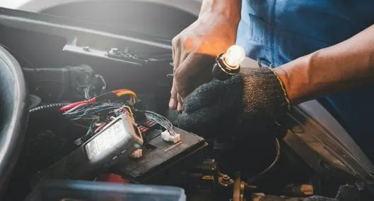Cada cuánto toca cambiar la batería de un carro eléctrico y cómo cuidarla para que dure más: detalles