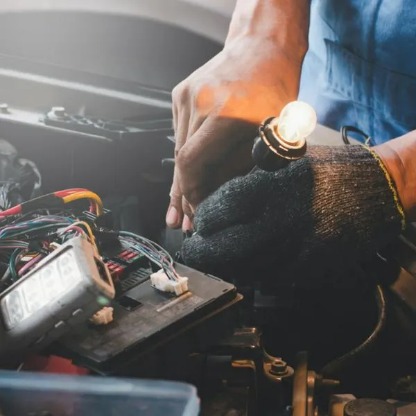 Cada cuánto toca cambiar la batería de un carro eléctrico y cómo cuidarla para que dure más: detalles