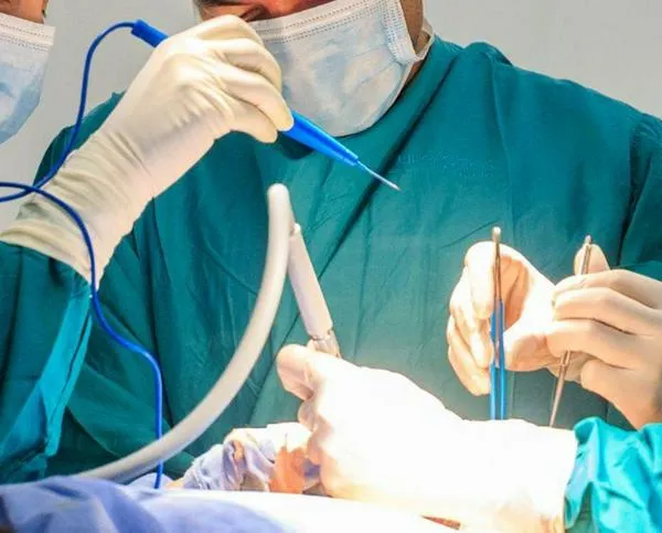 El impactante relato de joven extranjero que se hizo la rinoplastia en un cuestionado consultorio de Medellín