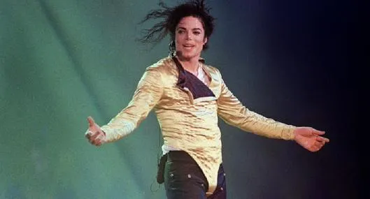 (FILES) US pop star and entertainer Michael Jackson preforms before an estimated audience of 60,000 in Brunei on July 16, 1996. Michael Jackson died on June 25, 2009 after suffering a cardiac arrest, sending shockwaves sweeping across the world and tributes pouring in on June 26 for the tortured music icon revered as the "King of Pop." AFP PHOTO/FRANCIS Sylvain (Photo by FRANCIS Sylvain / AFP)