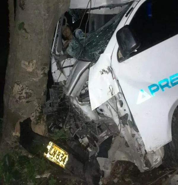 Ambulancia impactó contra un árbol en la vía a Codazzi