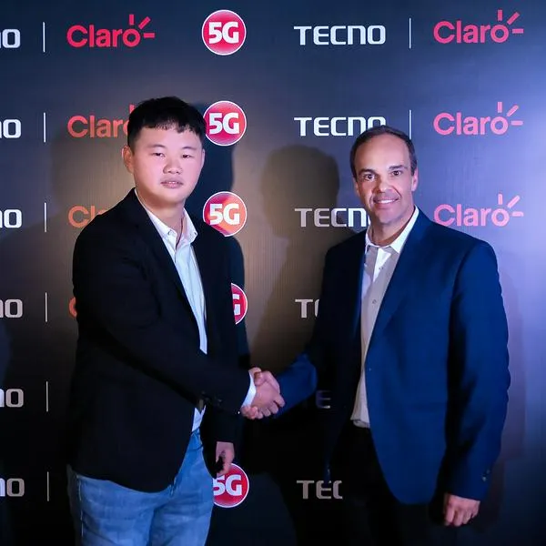 Salvador Kang, Gerente General de TECNO Colombia y Rodrigo de Gusmao Ribeiro, Presidente de Claro Colombia