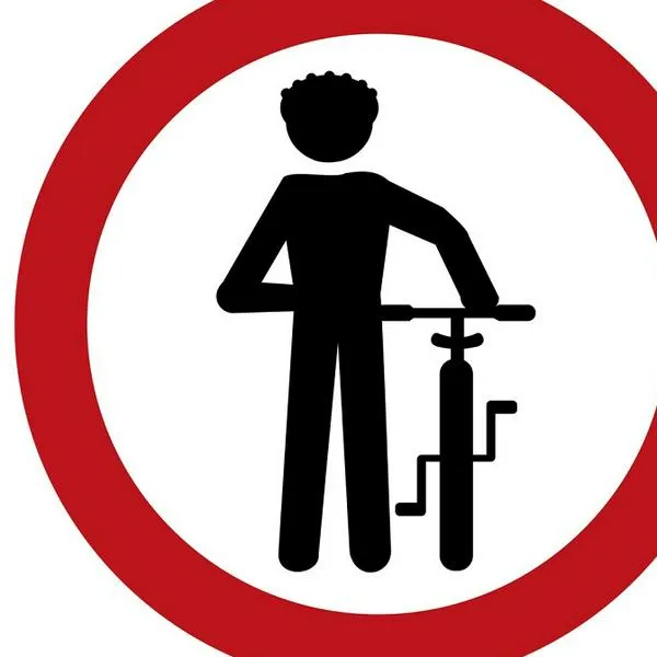 Señal de tránsito de descenso obligatorio 
