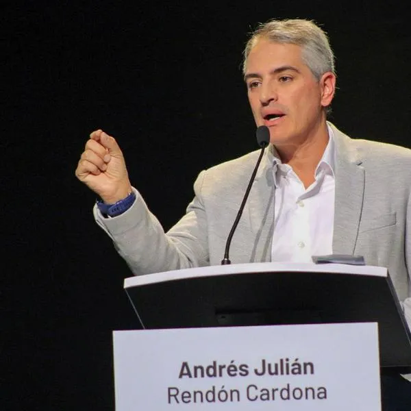 Andrés Julián Rendón, gobernador de Antioquia, ofrece una recompensa de $ 100 millones por los responsables de la masacre en Rionegro.