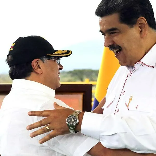 Gustavo Petro, que rechaza dictaduras y le enrostran lazos con Nicolás Maduro