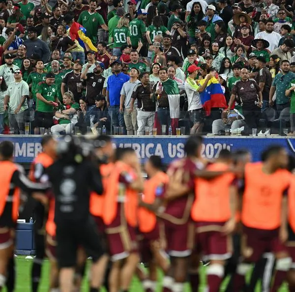 Hinchas de México sufrieron después de gritarle el 'ole' a los venezolanos.