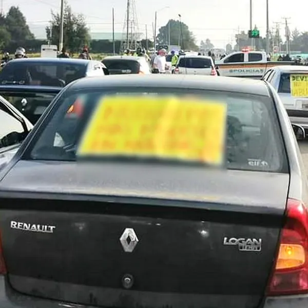 Foto trancón en vía, en nota de aviso para viajes en carretera por Colombia por cierres, demoras, bloqueos y más