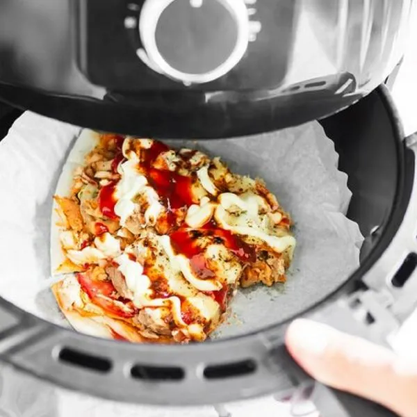 ¿Cómo preparar pizza hawaiana en la freidora de aire? 