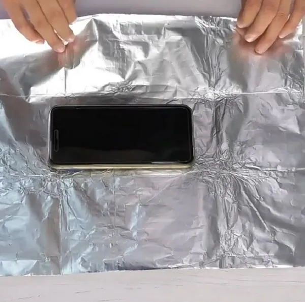 Qué pasa si envuelvo mi celular en papel aluminio: detalles