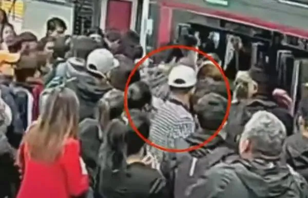 Como 'pirañas', así operaba en Transmilenio peligrosa banda que robaba celulares en Bogotá