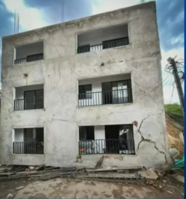 Evacúan 25 edificios en Medellín por riesgo de colapso: 5 familias corrían peligro