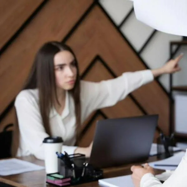 ¿Qué pasa si falta al trabajo sin justificar en Colombia? Hay multas y sanciones