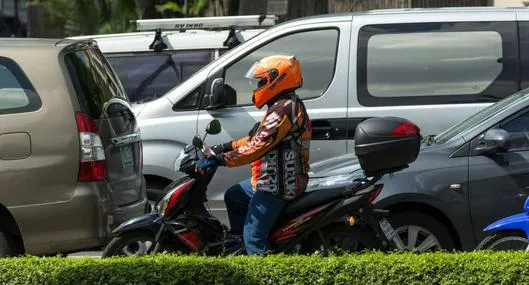 Foto de motociclista, en nota de qué pasa si SOAT de moto está a nombre de otra persona 