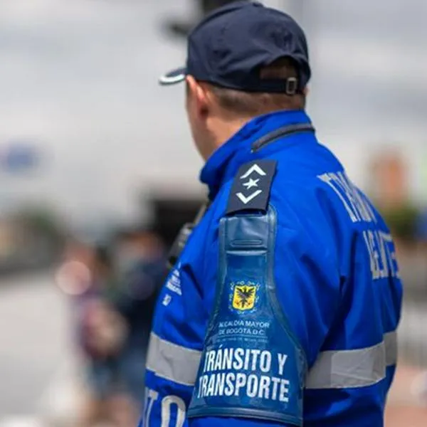 Agente de tránsito negó giro prohibido a hombre con supuesta emergencia y causó polémica