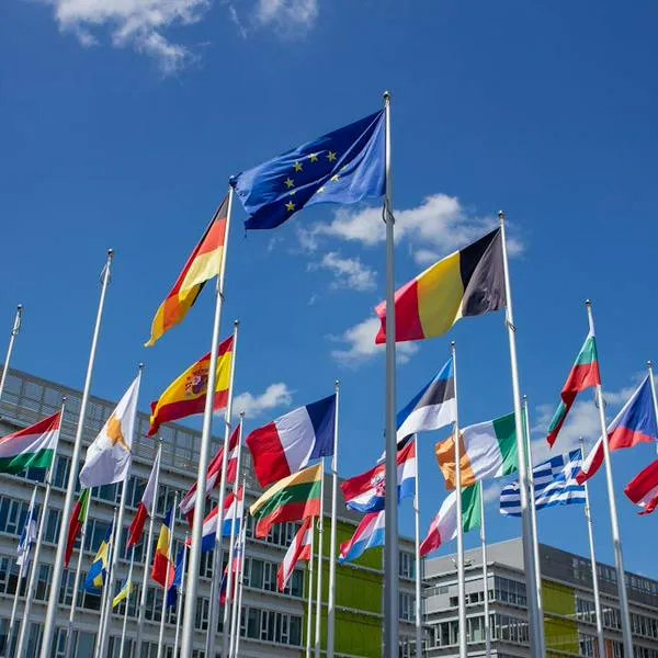 Nueva ley ayudará a colombianos en popular país europeo; comience a aprender el idioma