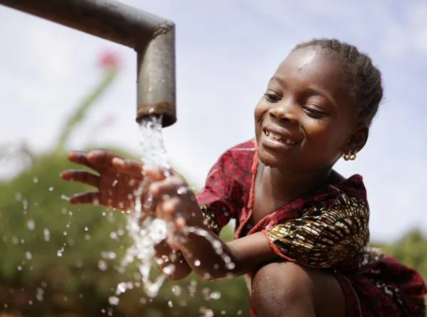 Gobierno Petro confirma que cambiará vigencias futuras: irán para agua y no a vías