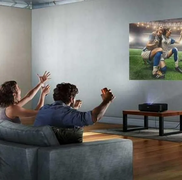 Epson presentó al público su nueva línea de videoproyectores, 'EpiqVision'.