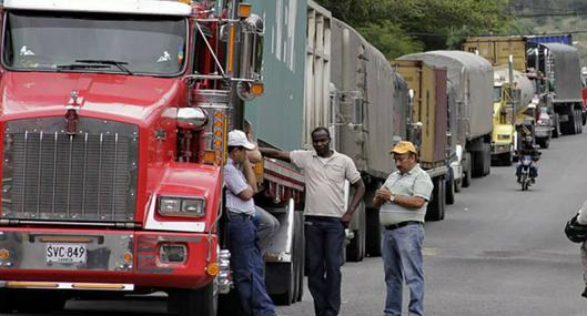 Foto de camioneros, en nota sobre dónde hay más bloqueos de vías en Colombia, consecuencias y qué pasa con Gobierno