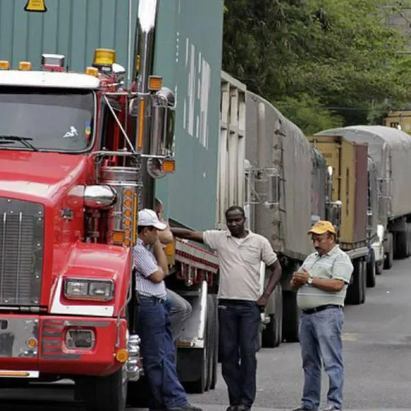 Foto de camioneros, en nota sobre dónde hay más bloqueos de vías en Colombia, consecuencias y qué pasa con Gobierno