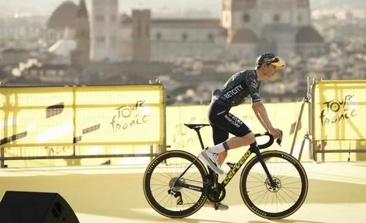En Florencia, con sol, empieza el Tour de Francia 2024