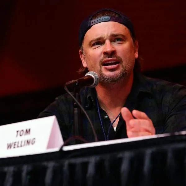 Tom Welling se pierde la Comic Con en Bogotá por la pérdida de su pasaporte. 