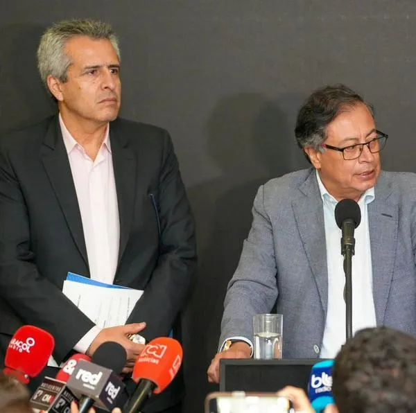 Petro confirma la salida de Luis Fernando Velasco del MinInterior y anuncia los retos del siguiente ministro