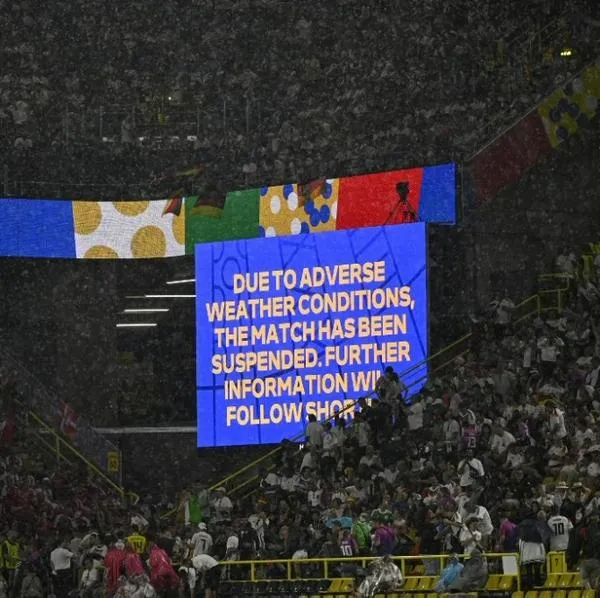 La razón por la que Michael Oliver suspendió el partido entre Alemania y Dinamarca, en Eurocopa
