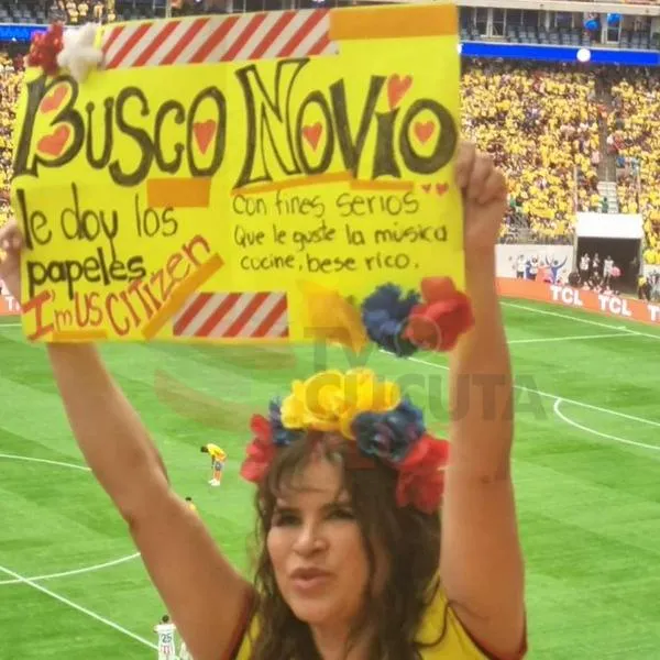 Foto de fanática colombiana, en nota de que mujer en juego de Colombia en Copa América dijo buscar novio y ofreció darle visa