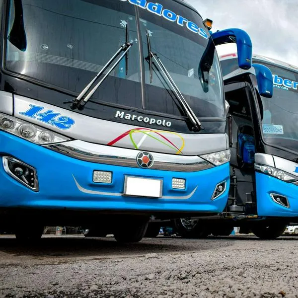 Foto de flotas, en nota de cuándo sube el precio de los tiquetes de buses en Colombia