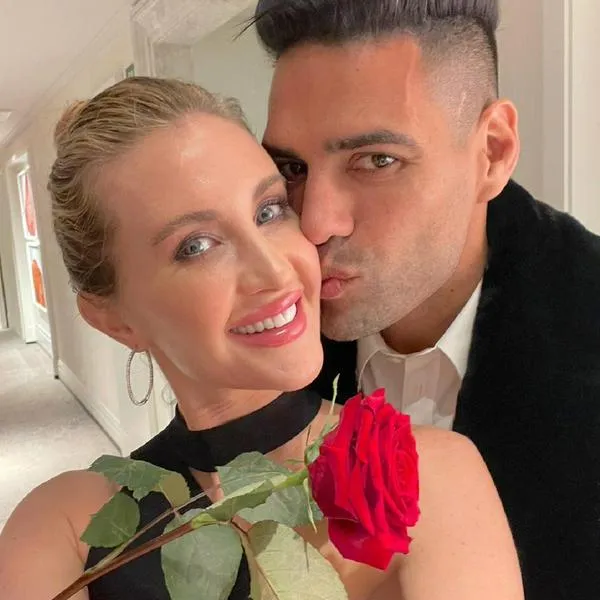 Foto de Falcao García y Lorelei Tarón, en nota de que el Tigre mostró cómo celebró con su esposa, antes de llegar a Millonarios